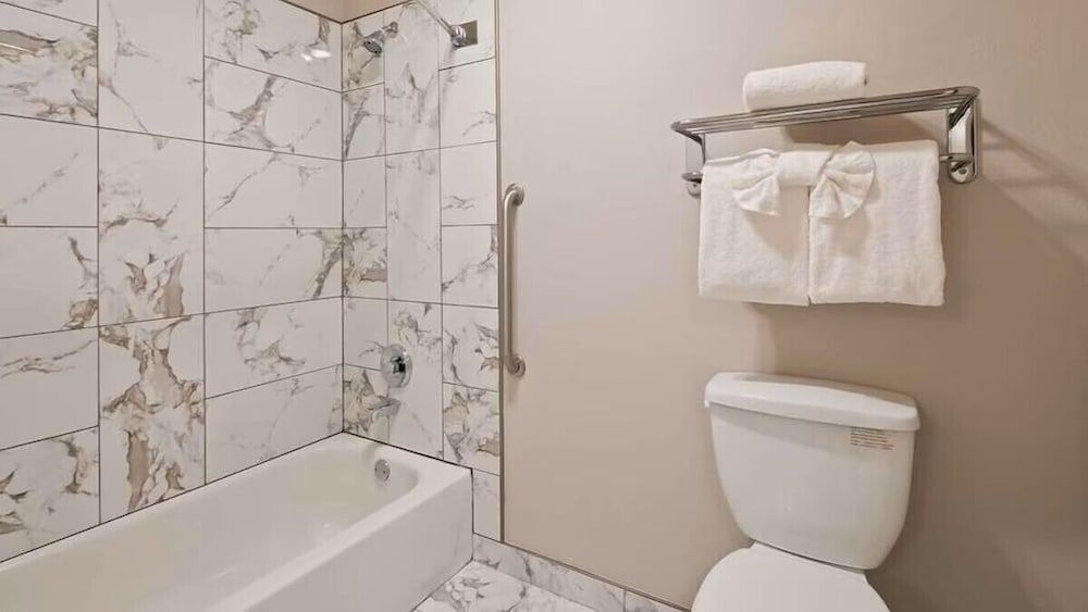 Lighthouse Suites Inn Room, 2 Queen Beds, Non Smoking, Partial Ocean View2 Queen Beds, Partial Ocean View (Non-Pet Room) 3