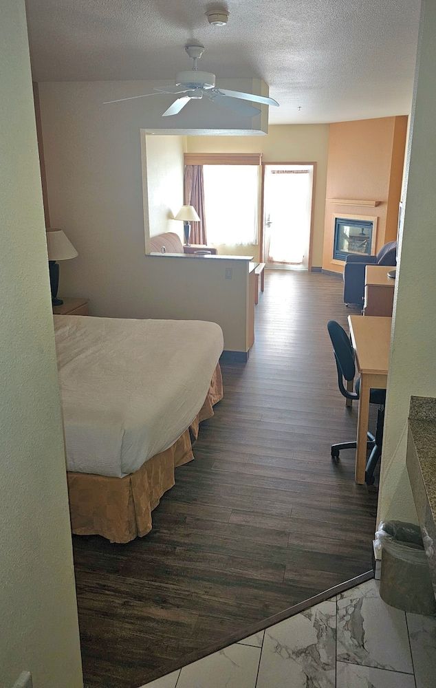 Lighthouse Suites Inn