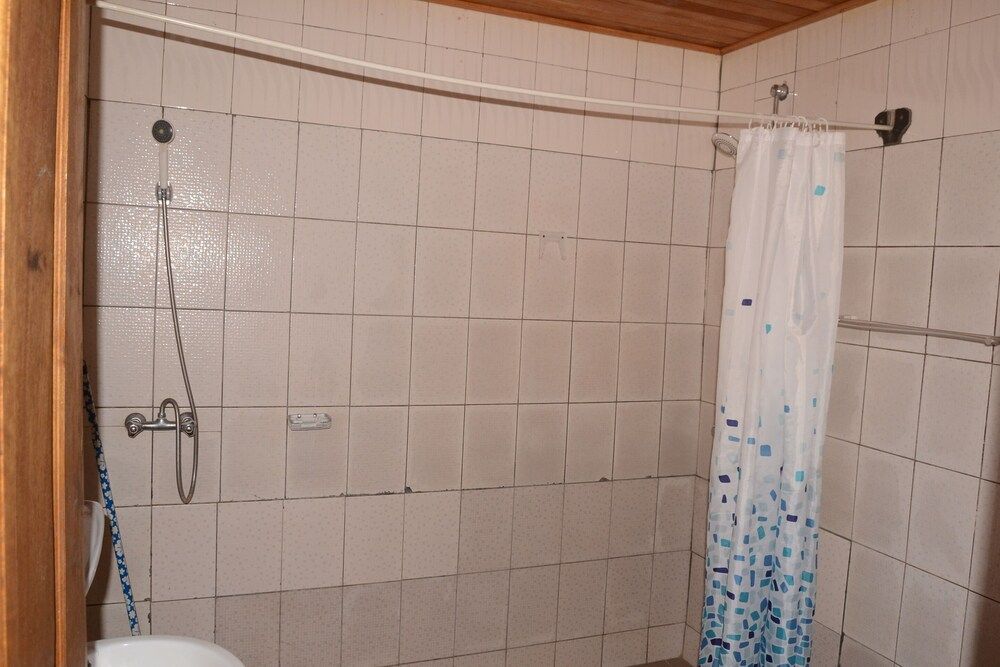 Les Gîtes de Kribi Family Apartment, Ensuite, Garden View 2