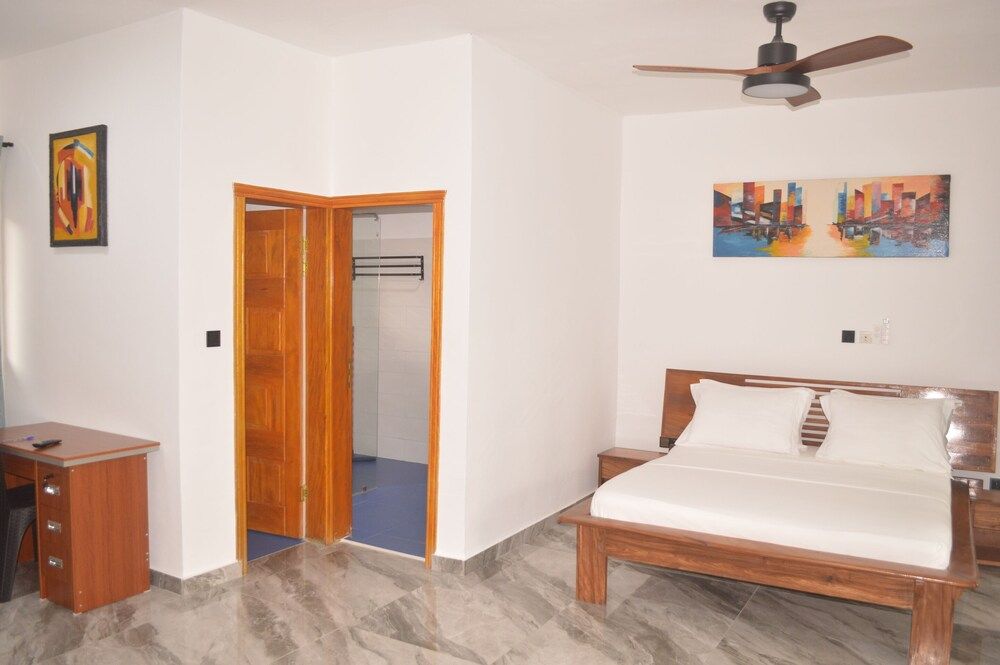 Les Gîtes de Kribi Comfort Double Room, Accessible, Ensuite 14