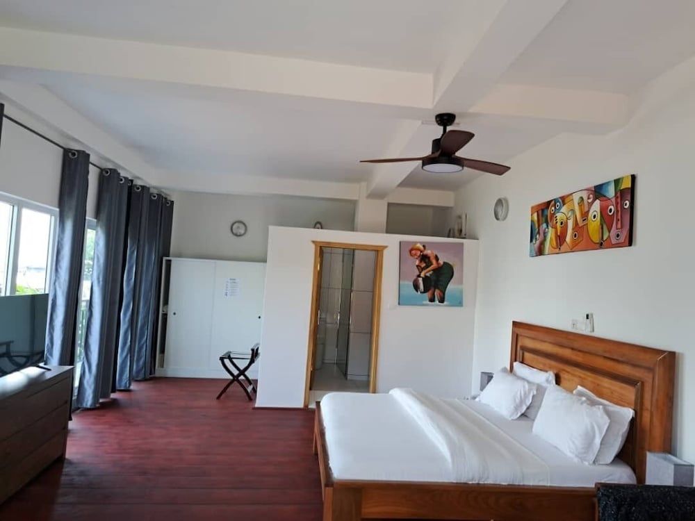 Les Gîtes de Kribi Comfort Double Room, Accessible, Ensuite 4