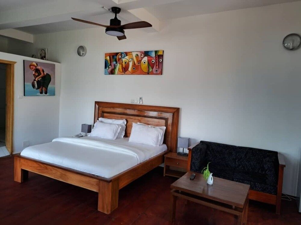 Les Gîtes de Kribi Comfort Double Room, Accessible, Ensuite 3