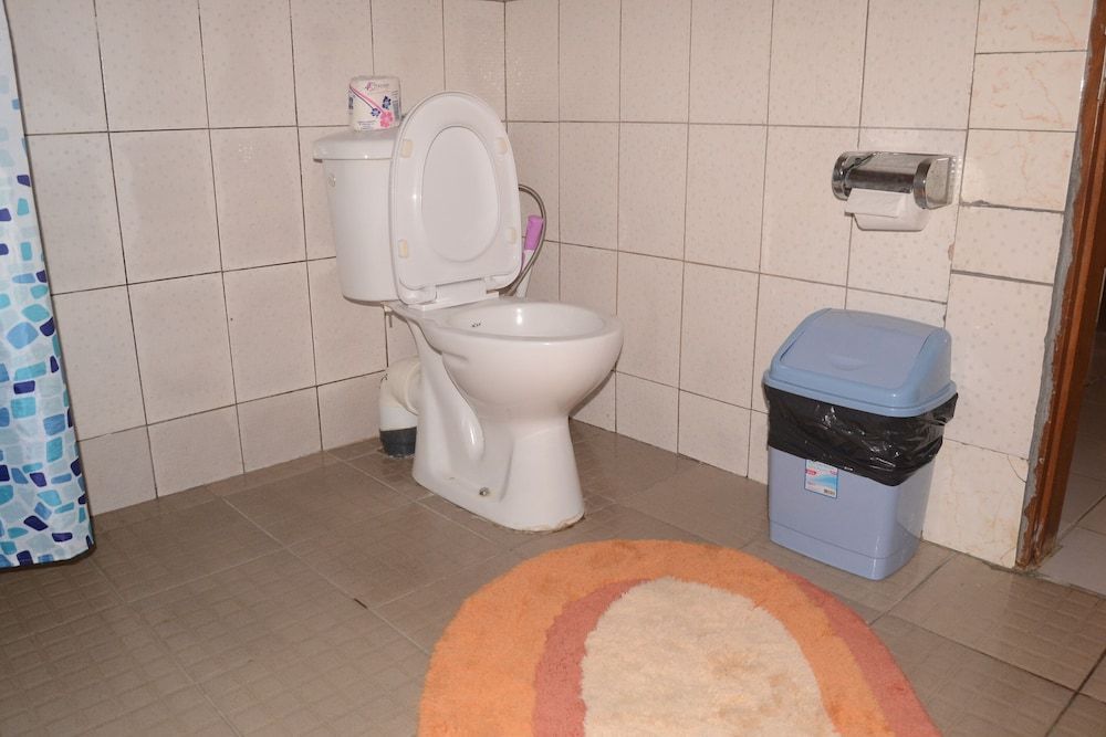 Les Gîtes de Kribi Family Apartment, Ensuite, Garden View 3