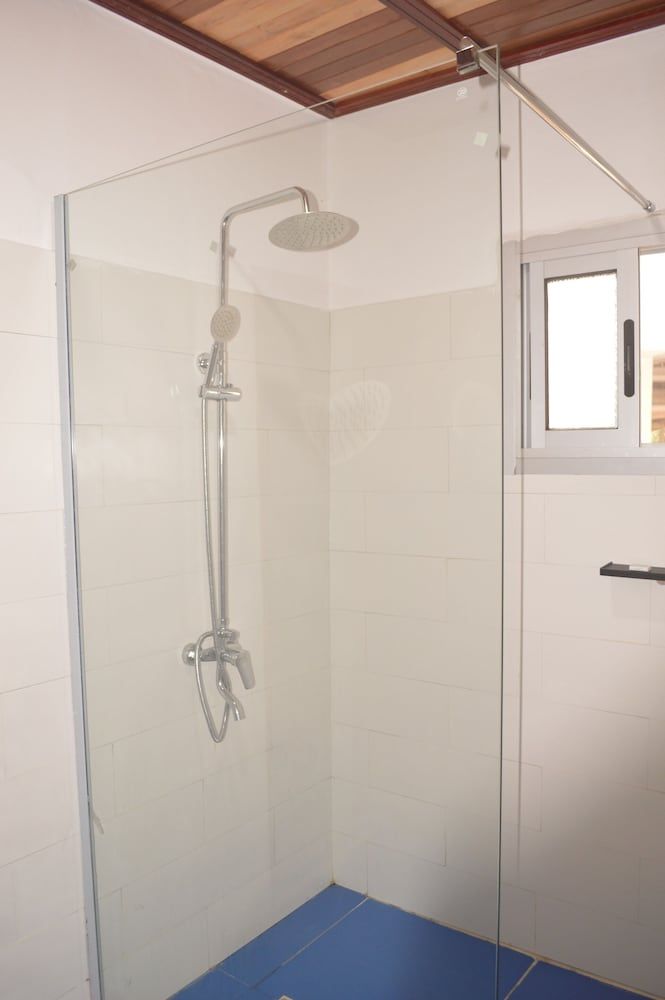 Les Gîtes de Kribi Comfort Double Room, Accessible, Ensuite 11