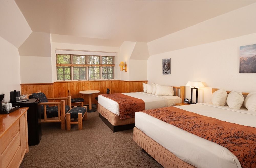 Deluxe Lodge Room 2 Queen