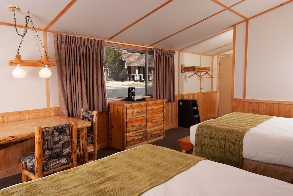 Western Cabin 2 Queen