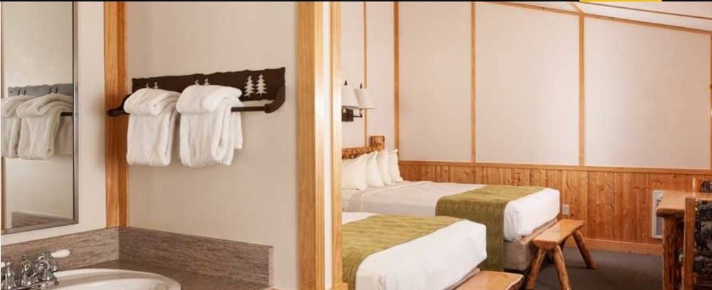 Western Cabin 2 Queen