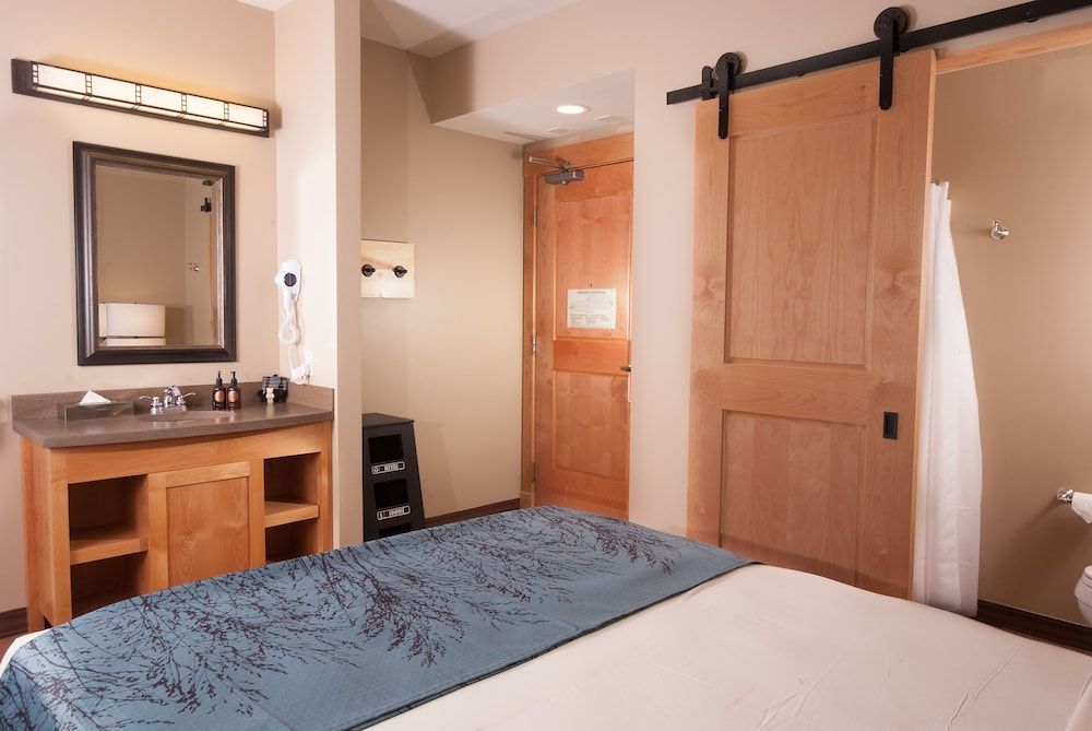 Standard Lodge Room 1 Queen