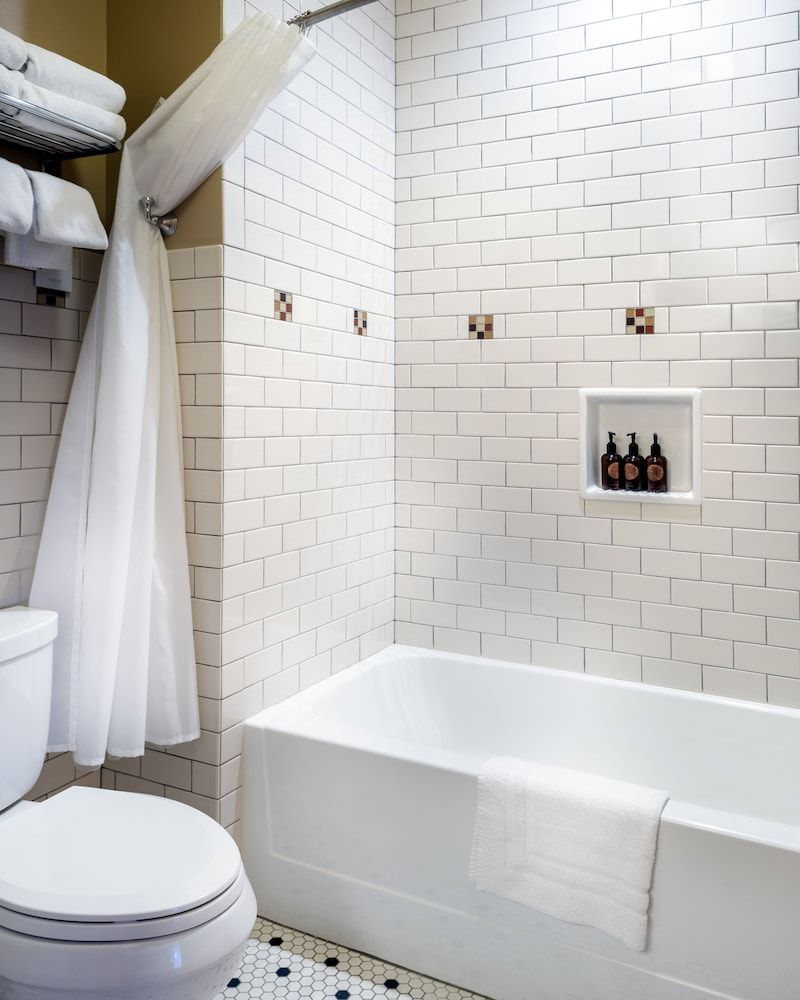 Deluxe New Lodge Room 2 Queen