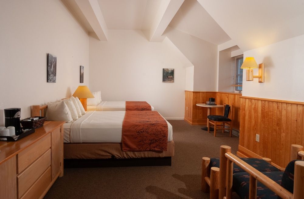 Deluxe Lodge Room 2 Queen