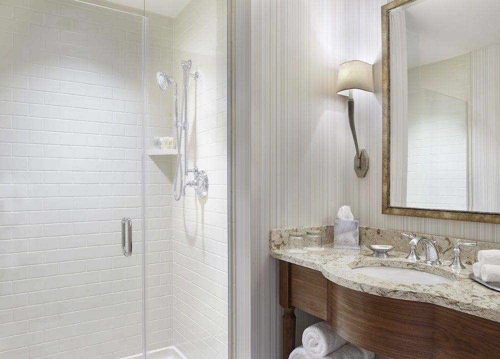 The Sewanee Inn Avenue Double Queen 4