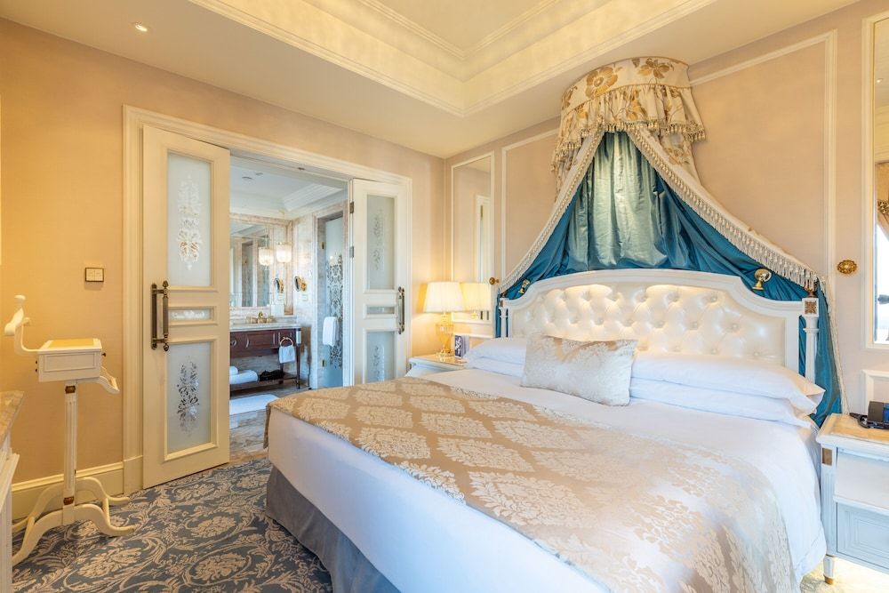 Family Suite, 1 King Bed