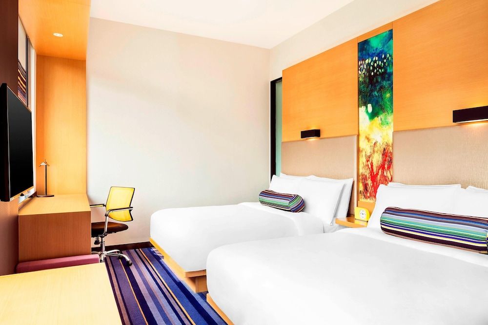 Breezy, Room, 2 Queen Beds, City View