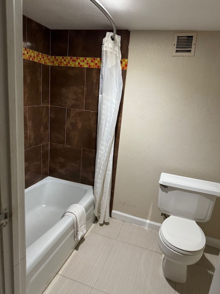 Americas Best Value Inn Marshall Room, 1 King Bed, Non Smoking 4