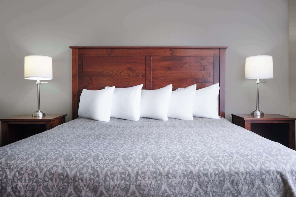Suite, 1 King Bed with Sofa bed, Accessible, Non Smoking (with Sofabed)