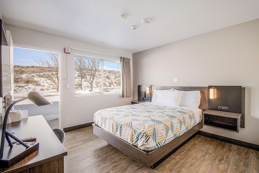 Motel 6 Elko, NV Standard Room, 2 Double Beds, Non Smoking, Refrigerator & Microwave 4