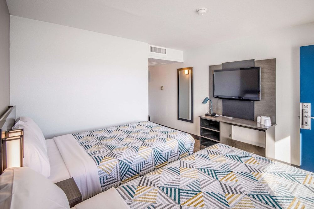 Motel 6 Elko, NV Standard Room, 2 Double Beds, Non Smoking, Refrigerator & Microwave 6