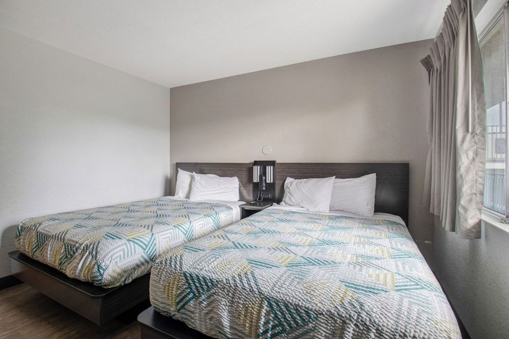 Motel 6 Elko, NV Standard Room, 2 Double Beds, Non Smoking, Refrigerator & Microwave 8