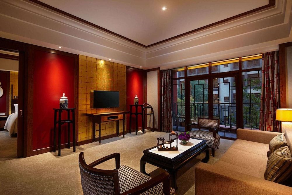 Deluxe Suite, 1 King Bed