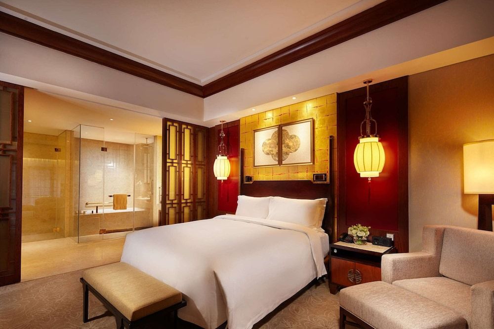Deluxe Suite, 1 King Bed