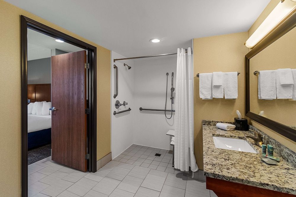 Best Western Bridgeview Hotel Suite, 1 King Bed, Accessible, Balcony (with Sofabed) 3