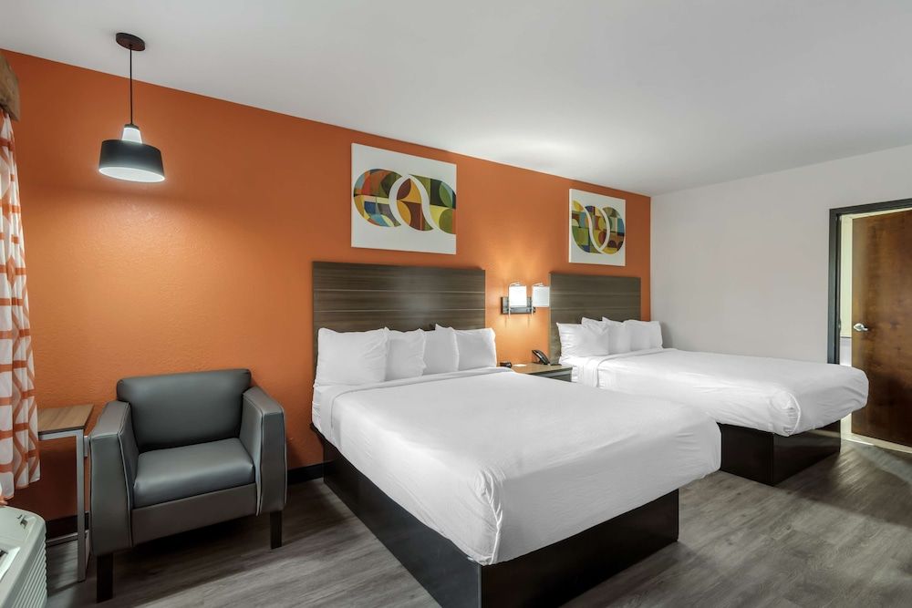 Best Western Statesville Inn Standard Room, 2 Queen Beds, Non Smoking, Refrigerator & Microwave