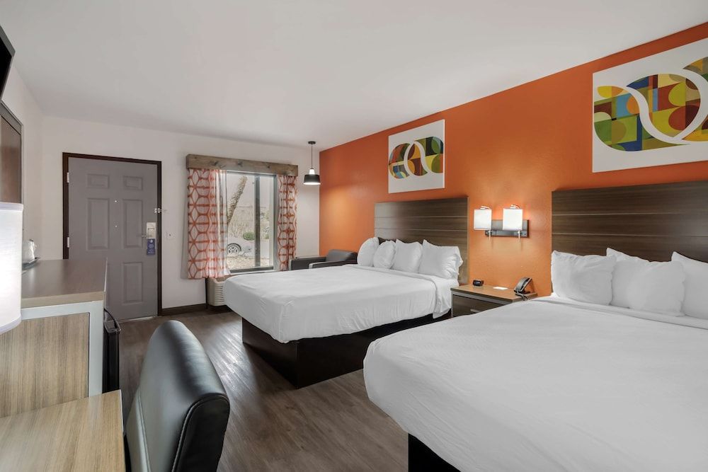 Best Western Statesville Inn Standard Room, 2 Queen Beds, Non Smoking, Refrigerator & Microwave 2