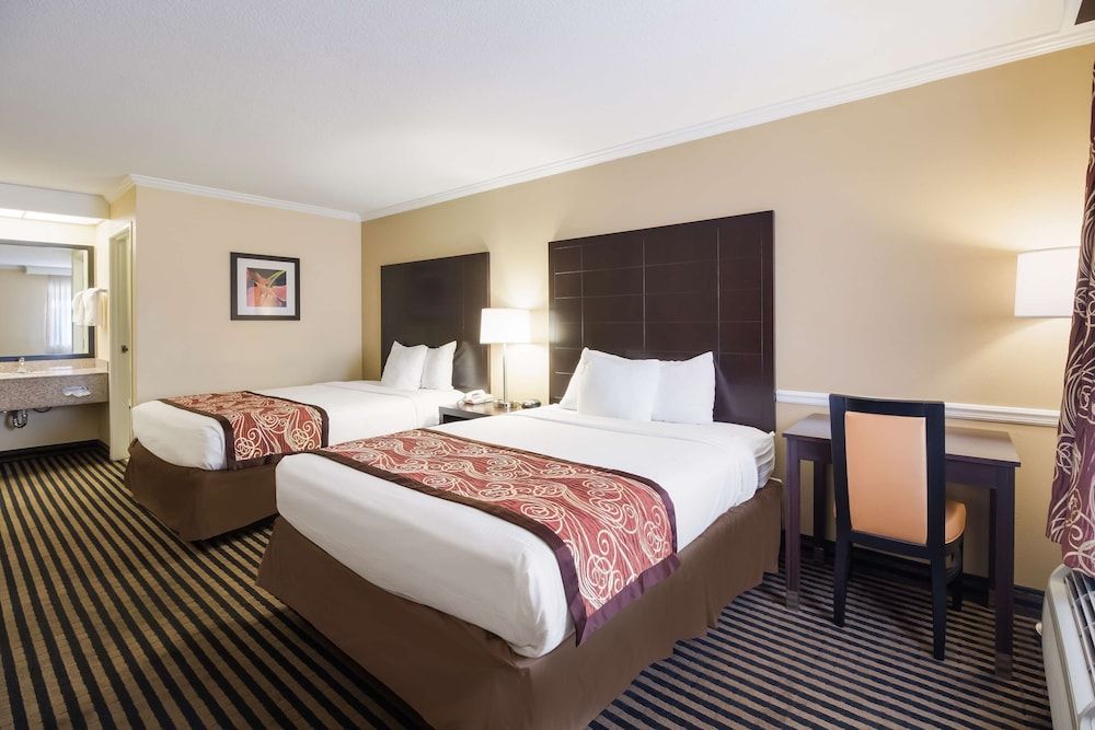 Best Western McKenzie Standard Room, 2 Double Beds, Non Smoking, Refrigerator & Microwave