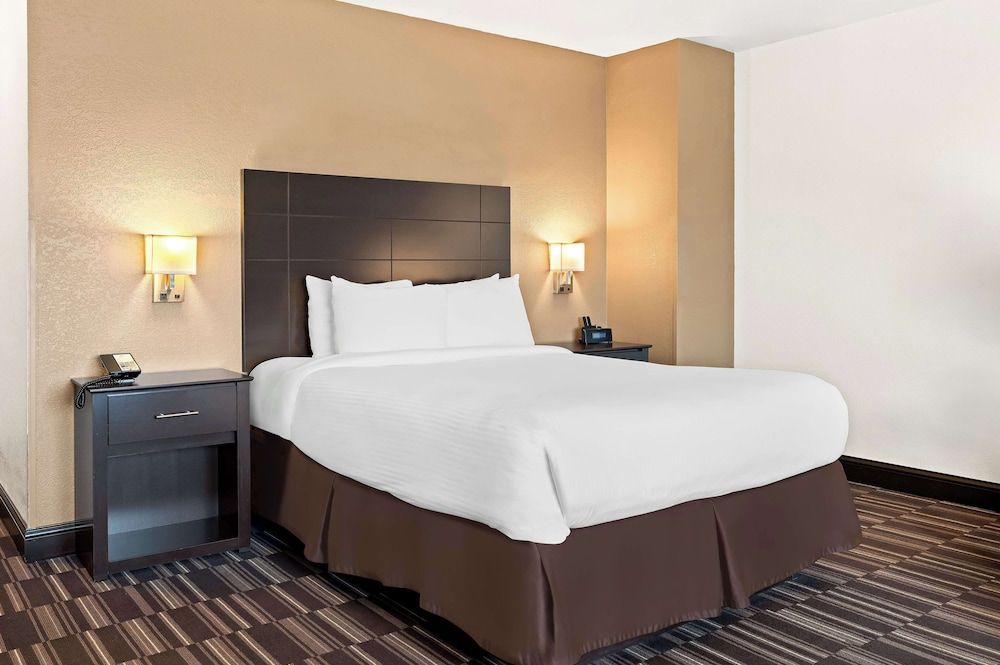 Suite, 1 Queen Bed, Non Smoking, Jetted Tub