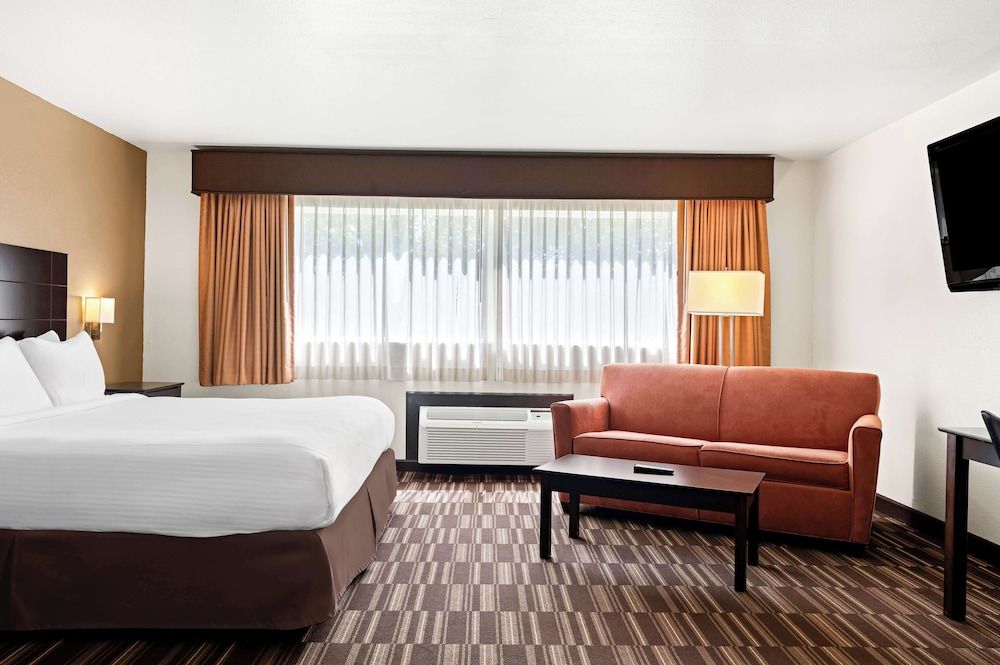 Suite, 1 King Bed, Non Smoking, Jetted Tub