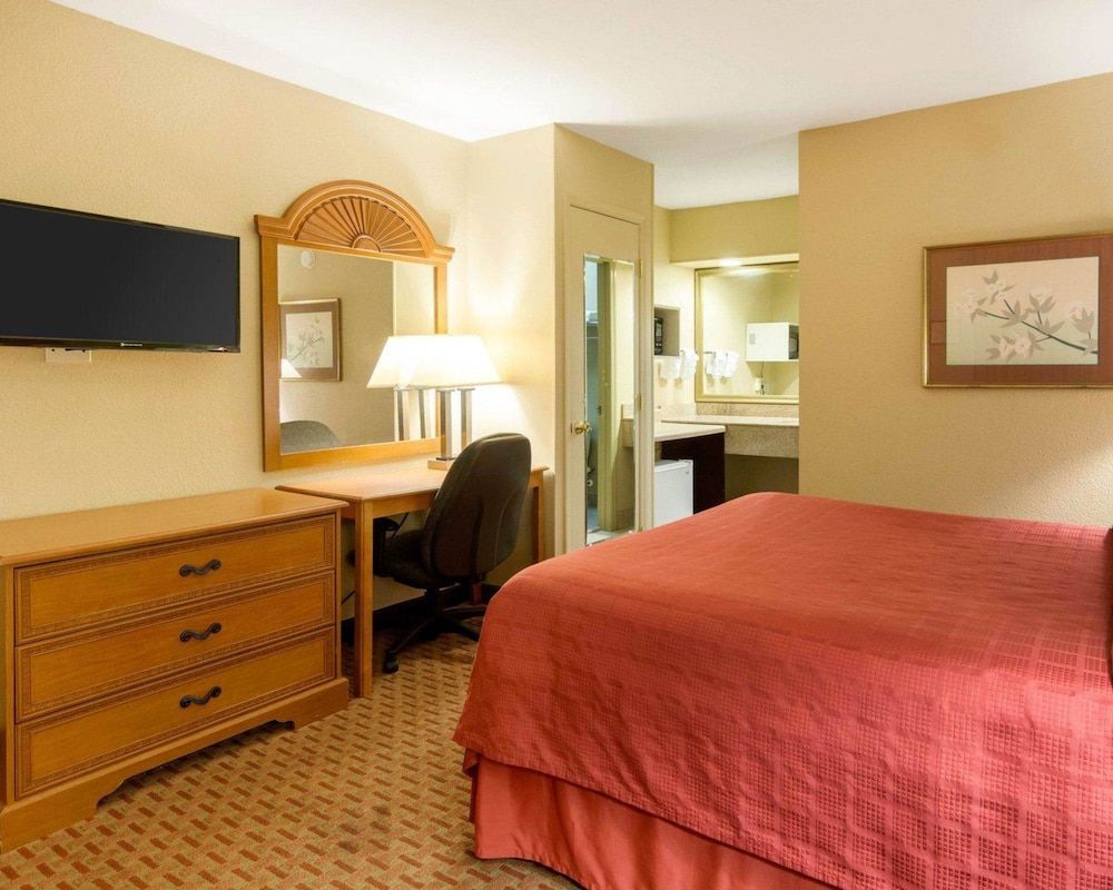 Standard Room, 1 Queen Bed, Non Smoking