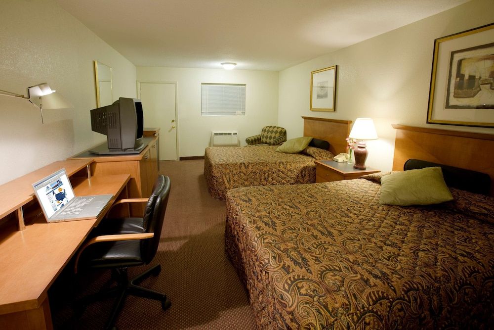Americas Best Value Inn Edna Room, 2 Queen Beds, Non Smoking