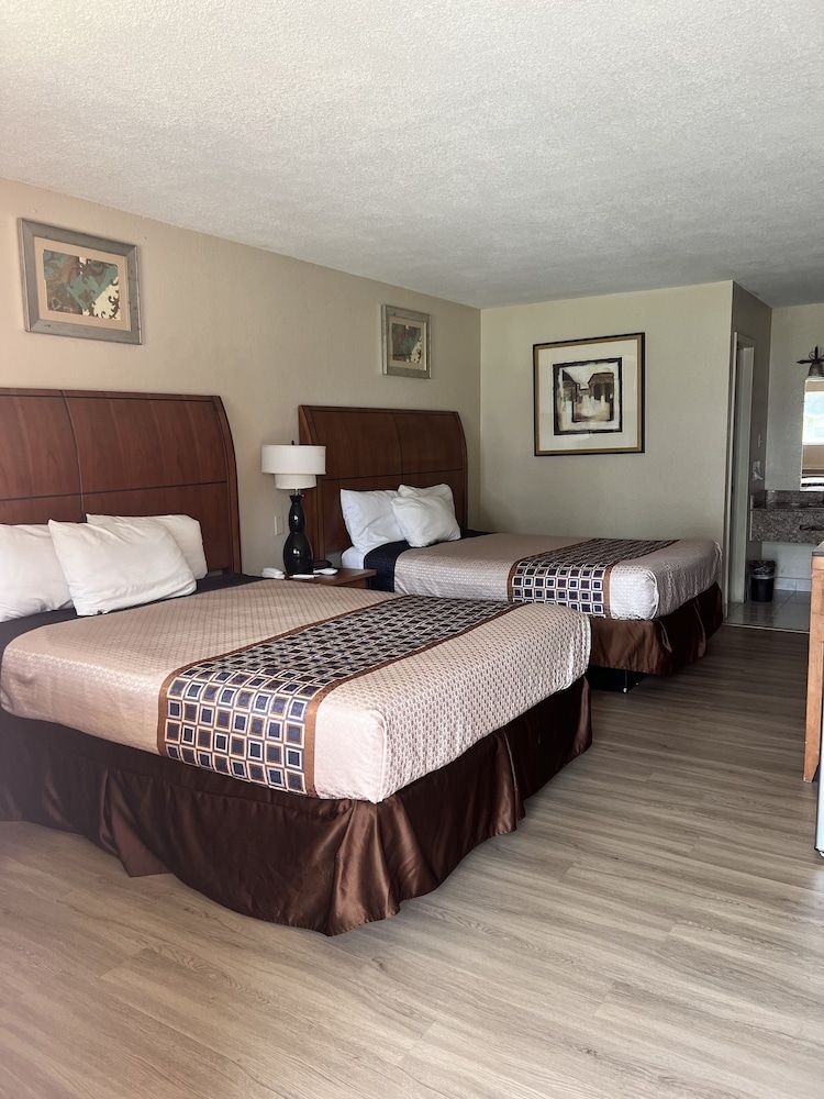 Americas Best Value Inn Edna Room, 2 Queen Beds, Non Smoking 2