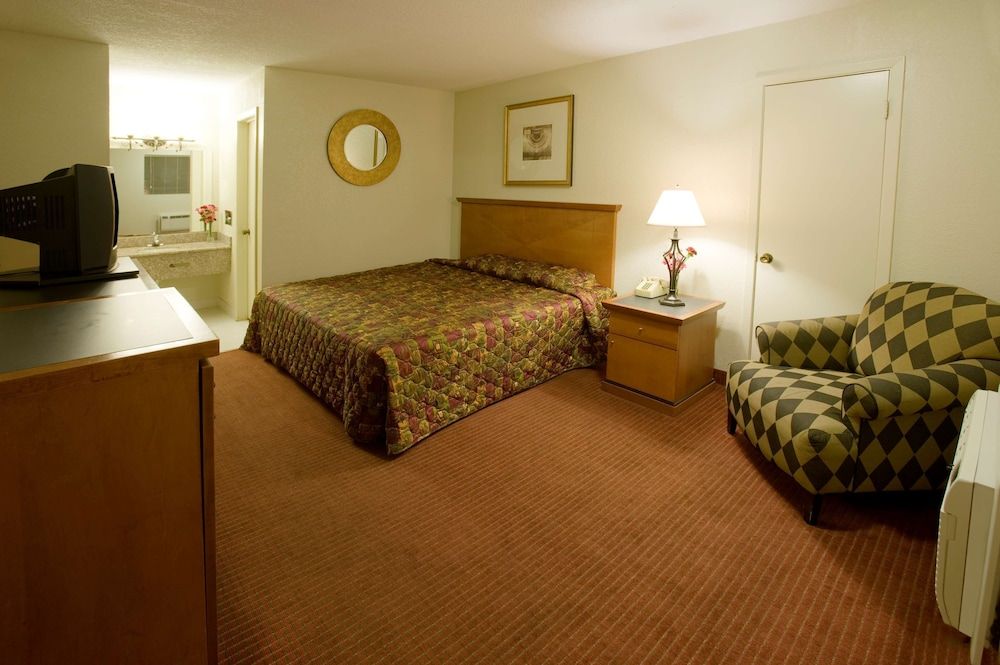 Americas Best Value Inn Edna Room, 1 King Bed, Smoking 2