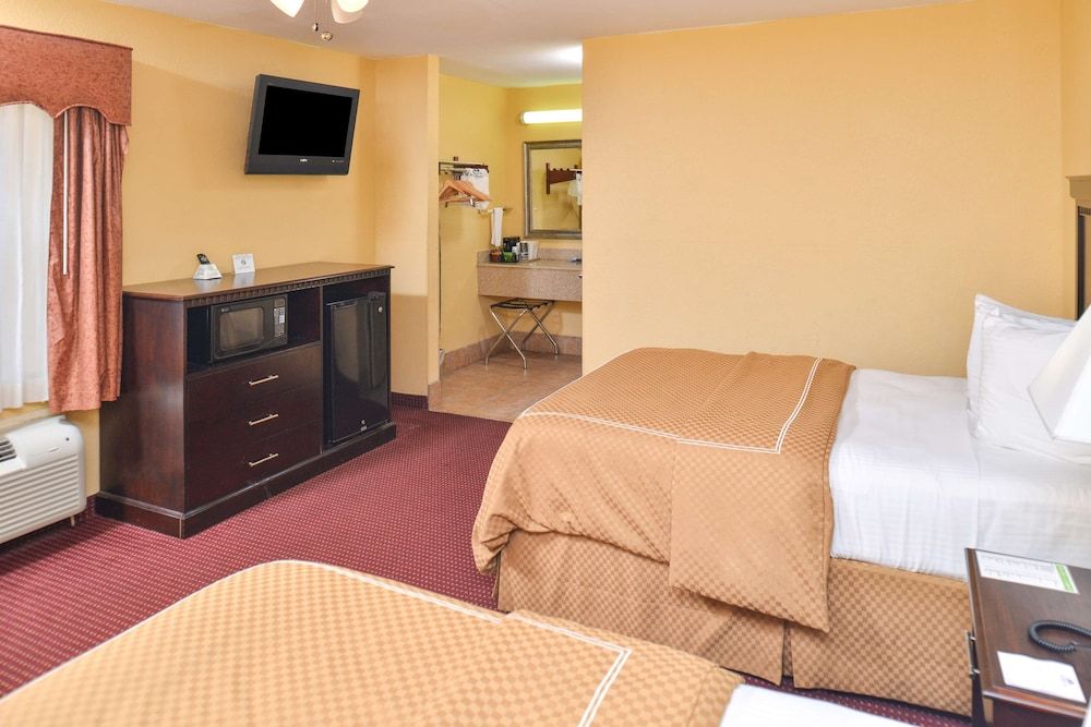 Room, 2 Queen Beds, Non Smoking
