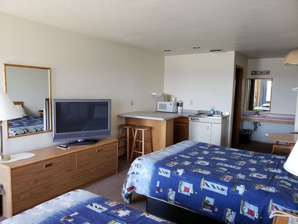 Algoma Beach Motel Beachfront Kitchenette 3