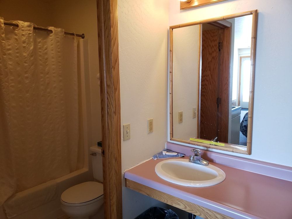 Algoma Beach Motel Beachfront Kitchenette 8