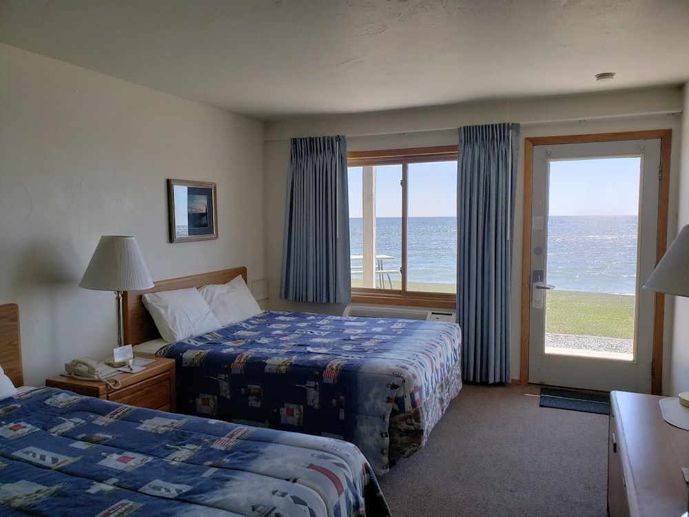 Algoma Beach Motel Beachfront Kitchenette 5