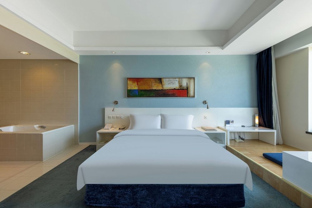 Haiyue Jianguo Hotel Comfort Room, 1 King Bed 2