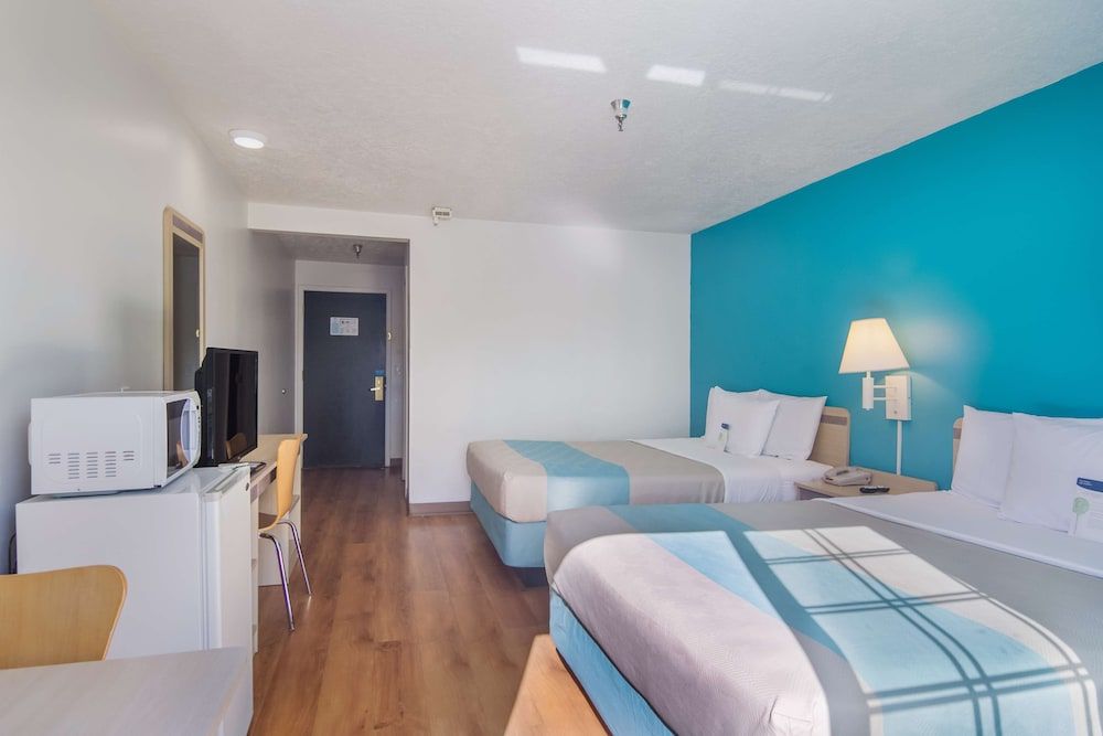 Motel 6 The Dalles, OR Standard Room, 2 Queen Beds, Smoking 3