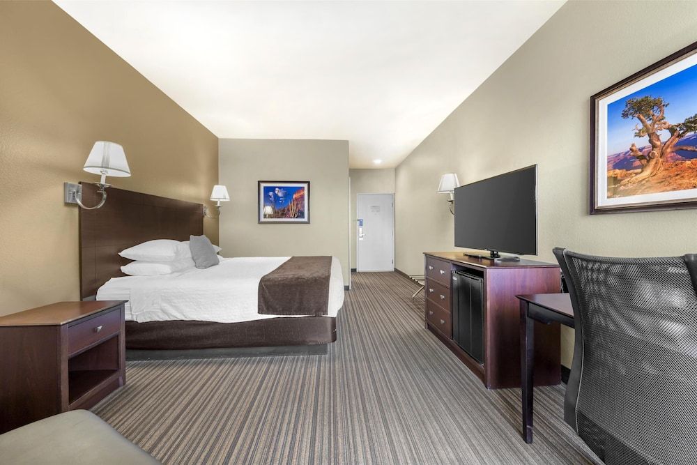 Best Western Plus Winslow Inn Standard Room, 1 King Bed, Non Smoking, Refrigerator