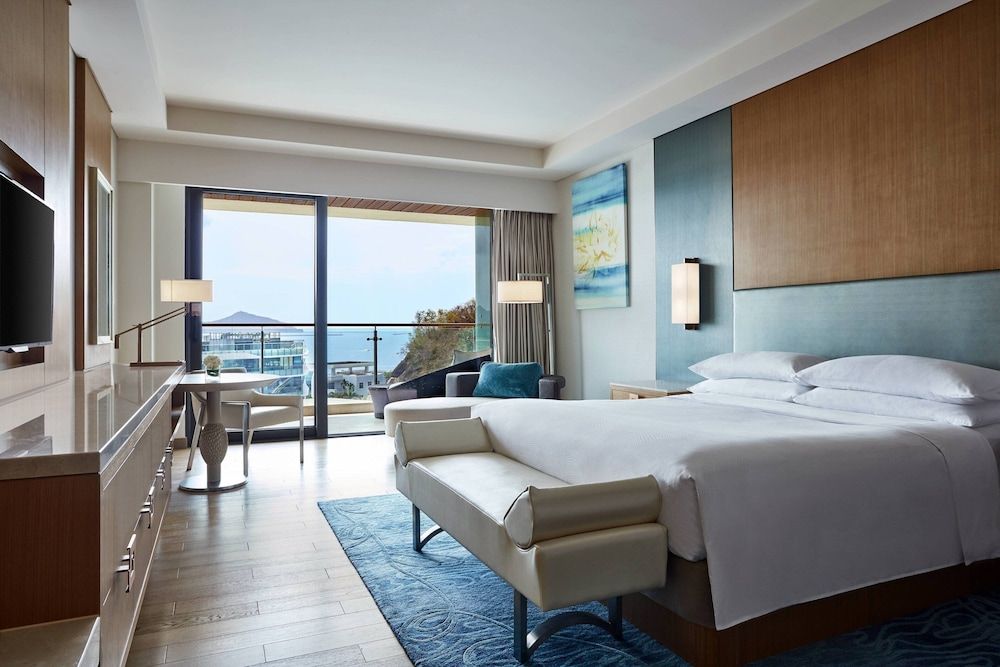 Family Room, 1 King Bed, Balcony, Ocean View