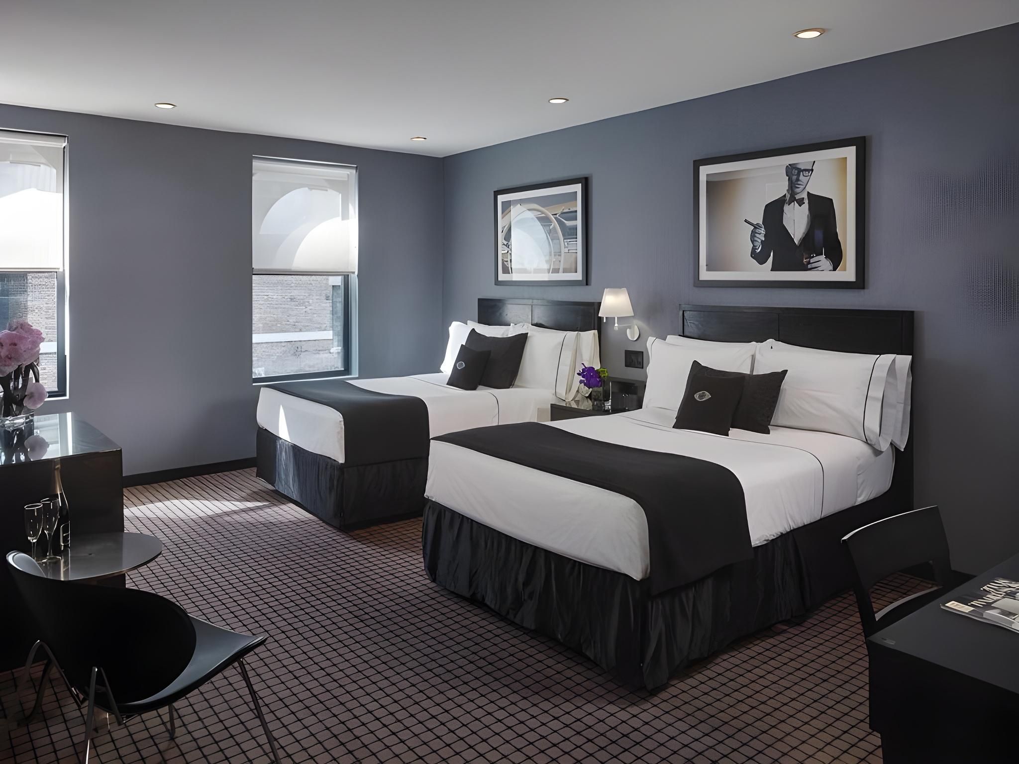 OYO Times Square Standard Full Bed 2