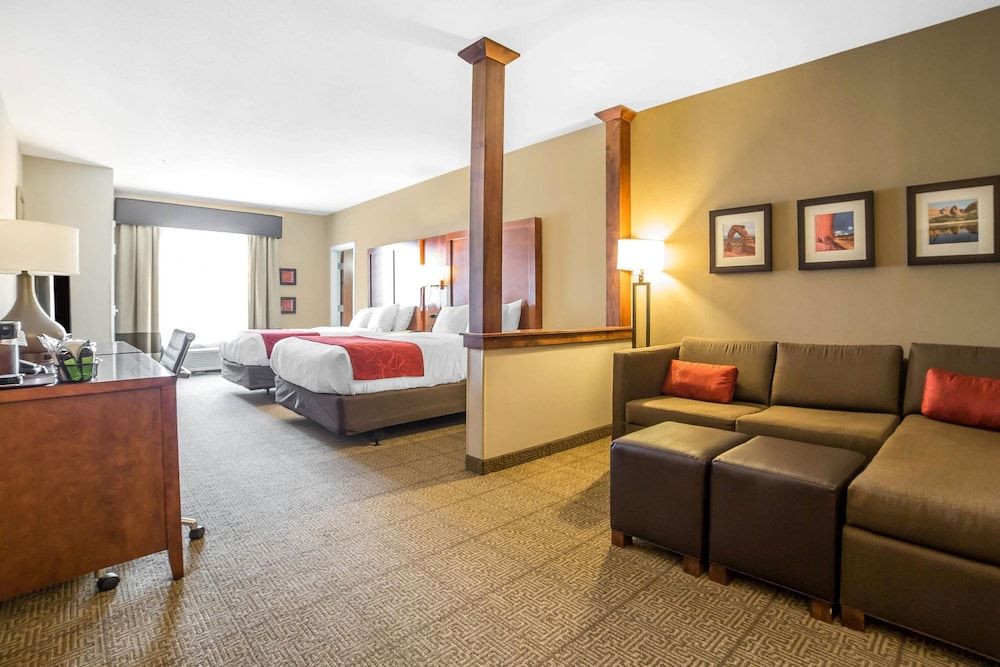 Comfort Suites Moab near Arches National Park Suite, Multiple Beds, Accessible, Non Smoking 4