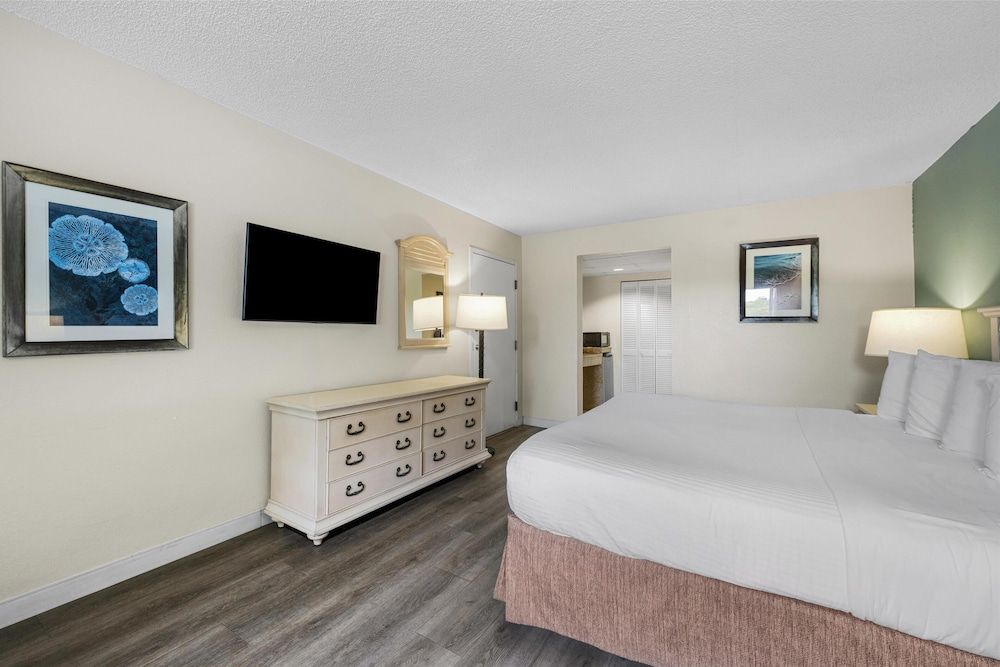 Best Western Gateway to the Keys Standard Room, 1 King Bed, Non Smoking, Refrigerator & Microwave