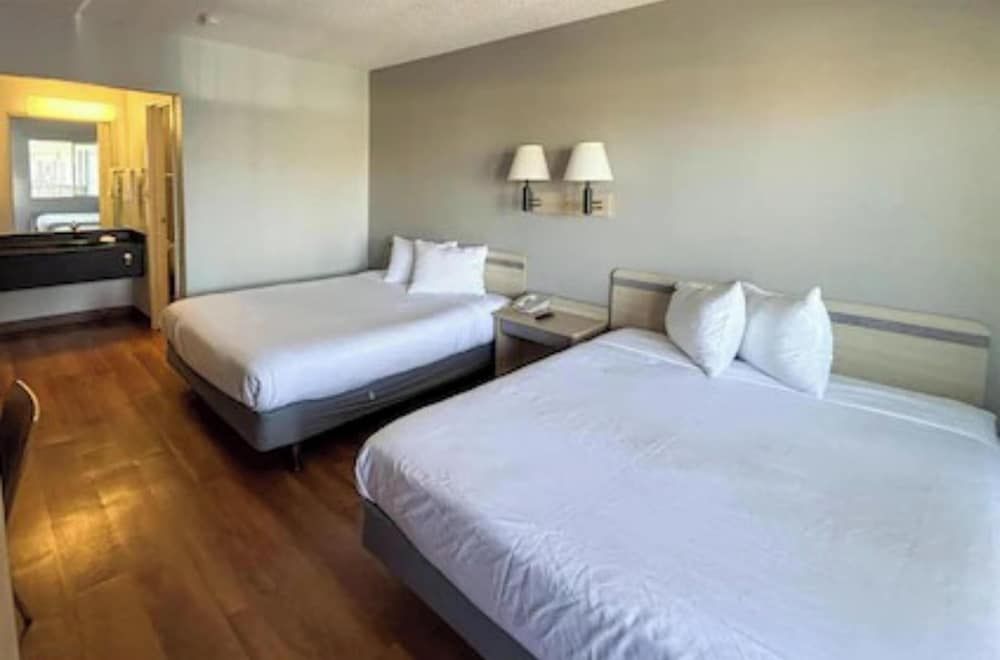 Standard Room, 2 Queen Beds, Non Smoking