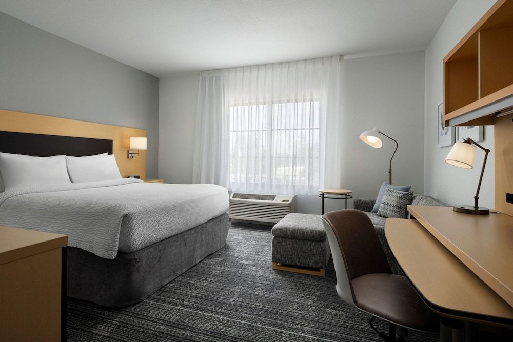 Studio, 1 King Bed (Hearing Accessible)