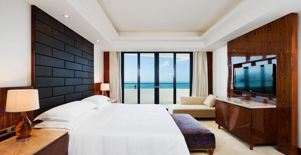 Presidential Suite, 1 King, Ocean view, High floor, Balcony