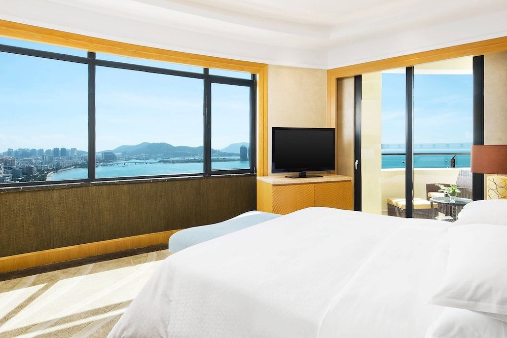 Family Ocean Suite, 2 Bedroom Suite, Bedroom 1: 1 King, Bedroom 2: 2 Doubles, Ocean view