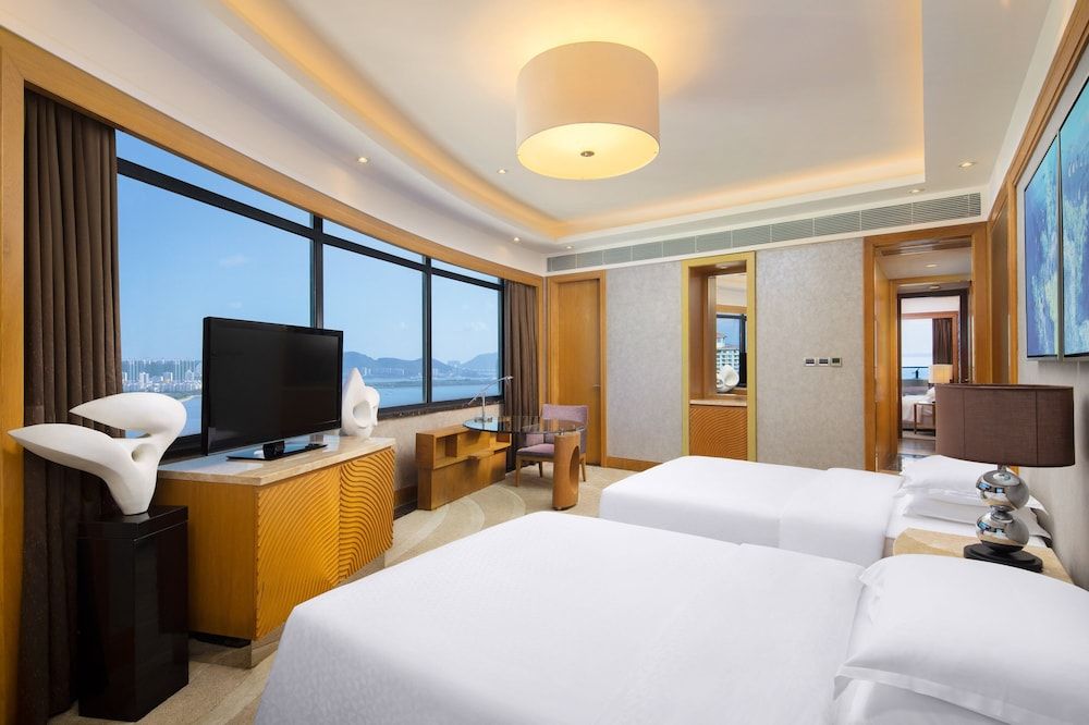 Family Ocean Suite, 2 Bedroom Suite, Bedroom 1: 1 King, Bedroom 2: 2 Doubles, Ocean view